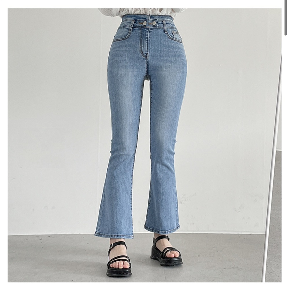 High waisted double button cropped kick and flare jeans